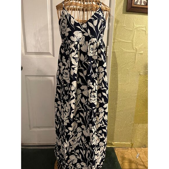 A New Day Seersucker Maxi Dress Navy Floral – Size M – V-Neck Adjustable Straps - Picture 3 of 8